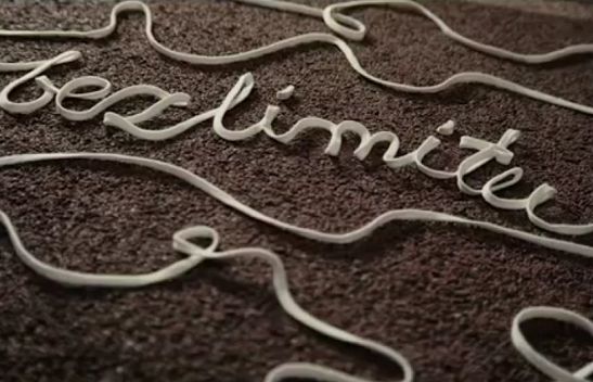 Problemy ze sznurówkami i pocałunkiem w reklamach „pierwszego prawdziwego no limit” w Heyah (wideo)