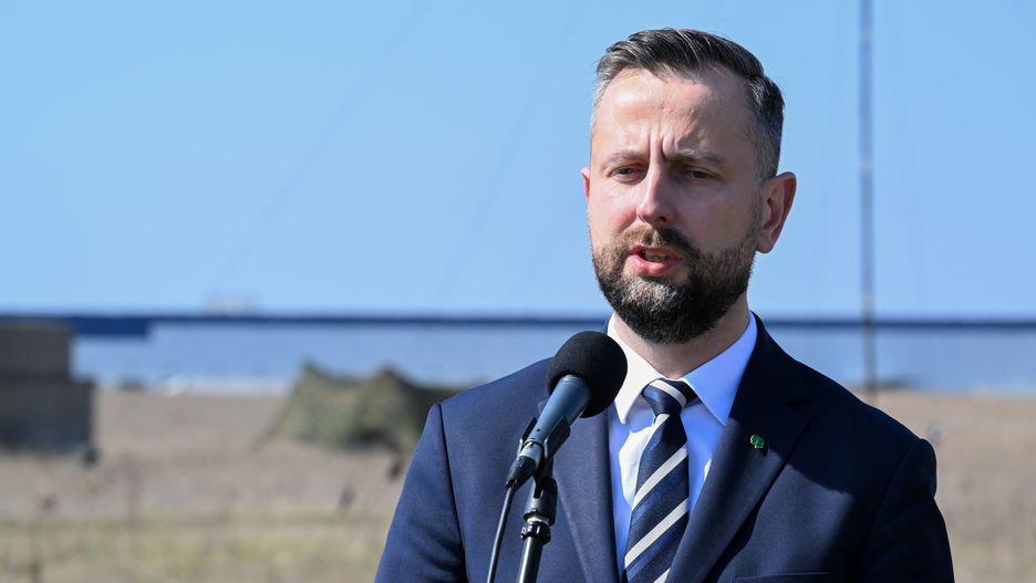 Jasionka, 26.03.2025. Wicepremier, szef MON Władysław Kosiniak-Kamysz po spotkaniu z polskimi i norweskimi żołnierzami w bazie wojskowej w podrzeszowskiej Jasionce, 26 bm. (mr) PAP/Darek Delmanowicz