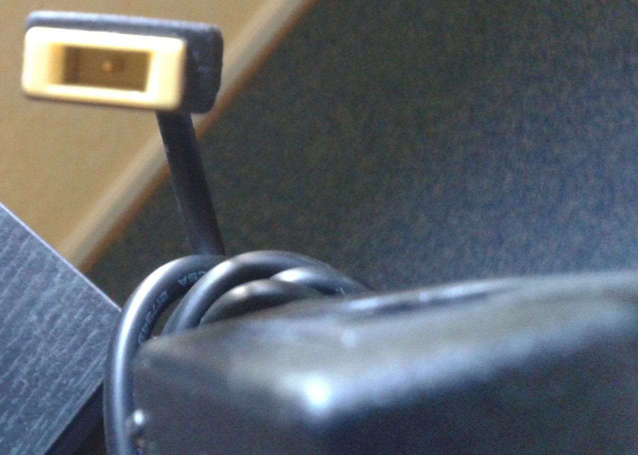 Rzut oka na ThinkPada X1 Carbon -  Nowa wtyczka zasilania