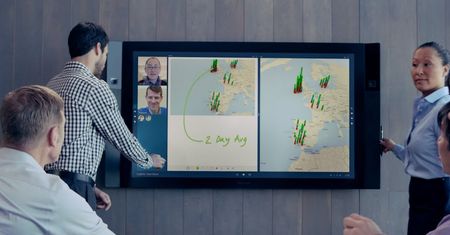 Ogromny Surface Hub w końcu trafia do pierwszych klientów