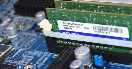 Pamięć flash NAND w slotach DIMM: bardziej zmniejszyć opóźnień się już nie da