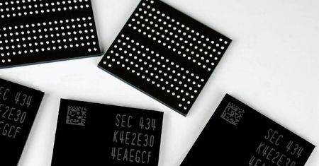 Czas zapomnieć o kartach pamięci? Samsung zapewni 128 GB w tanich smartfonach