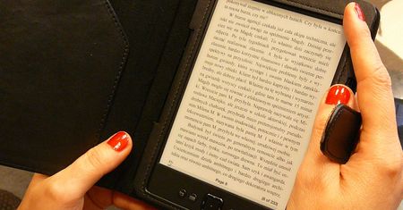 Wypożycz czytnik e-booków w Dolnośląskiej Bibliotece Publicznej
