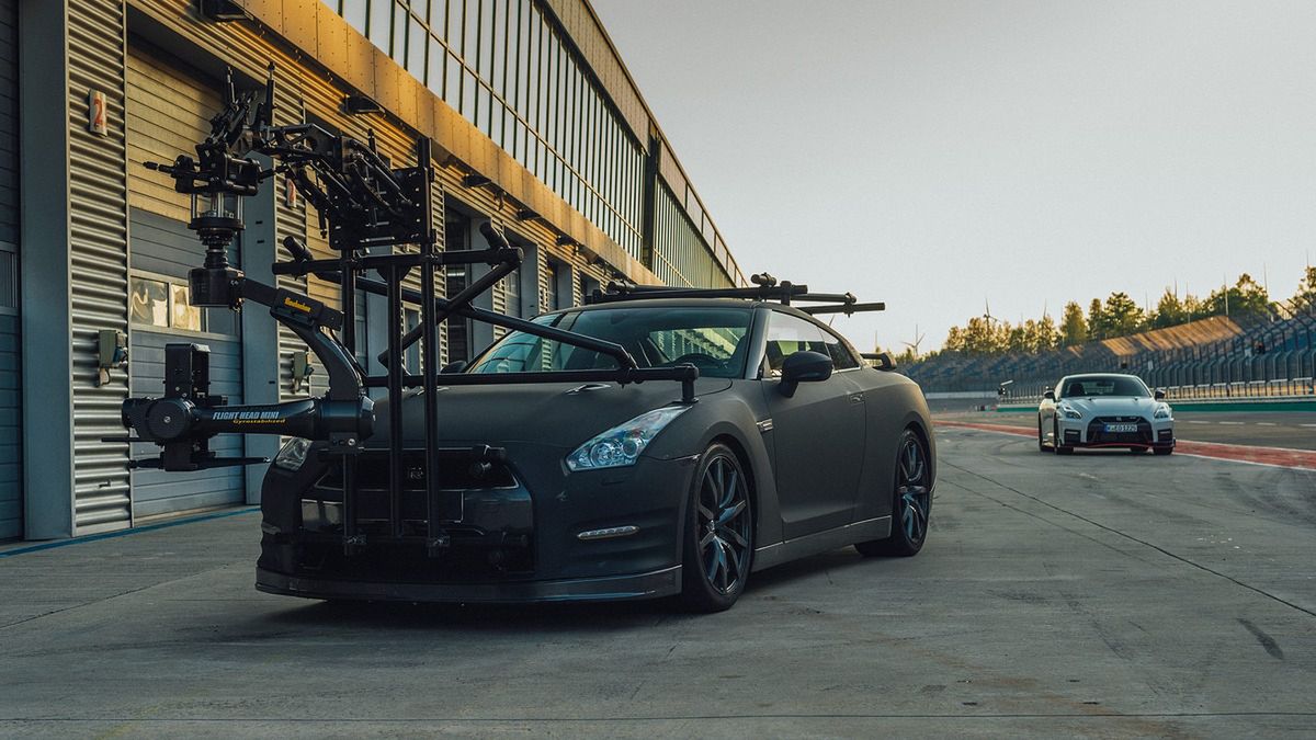 Nissan GT-R przerobiony na niesamowity samochód do kręcenia 13