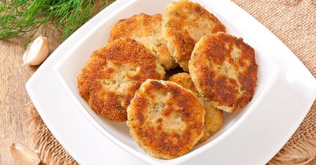Kroje popularne warzywo i panieruje. Kotlety lepsze niż schabowe