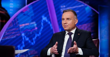 "Tylko świnie siedzą w kinie". Duda komentuje film Holland, cytując SG
