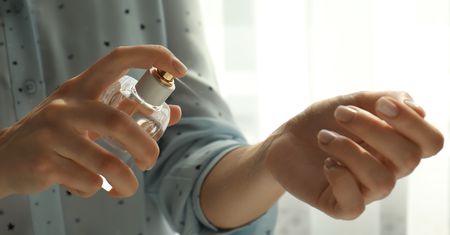 Perfumy na tobie nie pachną? Oto błędy, które prawdopodobnie popełniasz