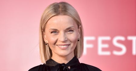 Małgorzata Foremniak na gali festiwalu w Gdyni. Skryła się pod obszerną czarną kreacją