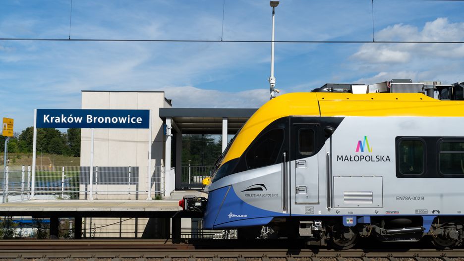 train, kraków, bronowice, station, krakow, impuls, newag, koleje, railways, regional, operator, cracow, malopolskie, rail, railroad, rails, railway, multiple, unit, tracks, transit, transport, transportation, vehicle, lesser, poland, voivodeship, city, electric, malopolska, name, sign, nameplate, passenger, pkp, plate, platform, platforms, polish, public, road, signage, signboard, rolling, stock, stop, town