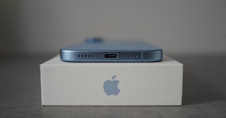iPhone 18 może mieć problem już na starcie. Apple walczy o kluczowy element