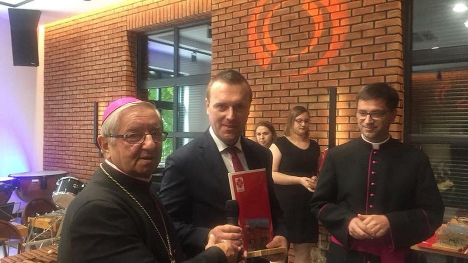Abp. Sławoj Leszek Głódź dziękował wiceprezesowi Energi Grzegorzowi Ksepko za pół miliona darowizny od Fundacji Energa 