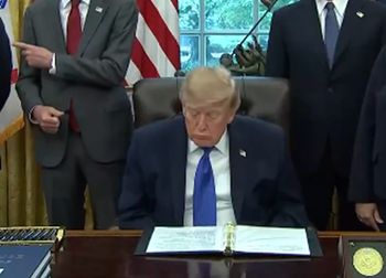 Trump zasnął w Białym Domu? Jest 10-sekundowe nagranie