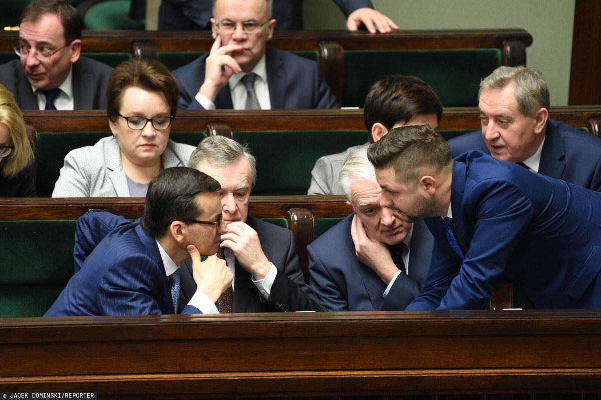 Mateusz Morawiecki dyskutuje z Patrykiem Jakim. Sejm, 2018 rok.