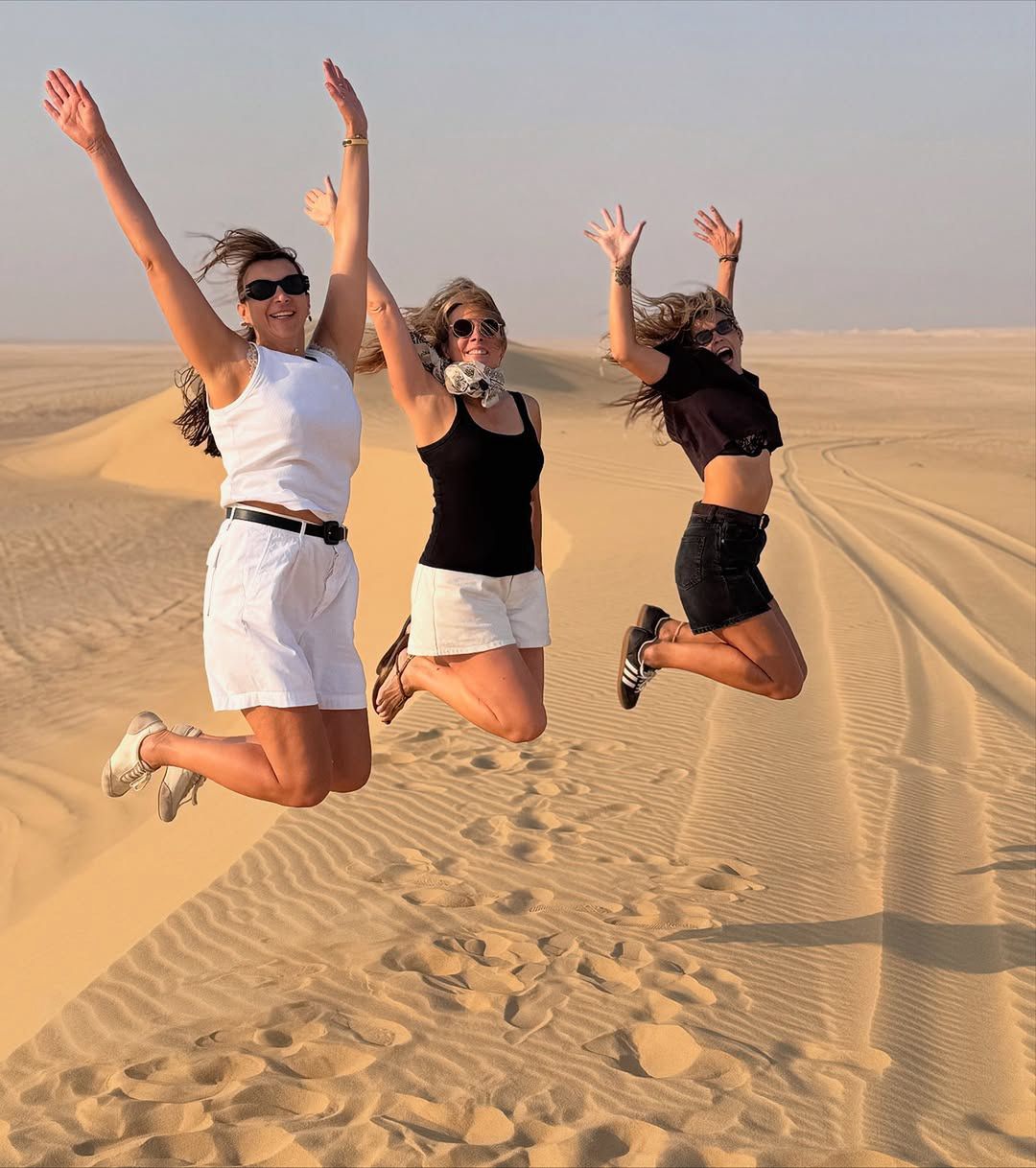 Karolina Ferenstein-Kraśko z przyjaciółkami