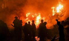 Samolot spadł na osiedle w Karaczi, cała załoga zginęła