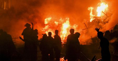 Samolot spadł na osiedle w Karaczi, cała załoga zginęła