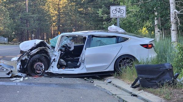 W wyniku wypadku śmierć poniosło m.in. niemowlę podróżujące Teslą