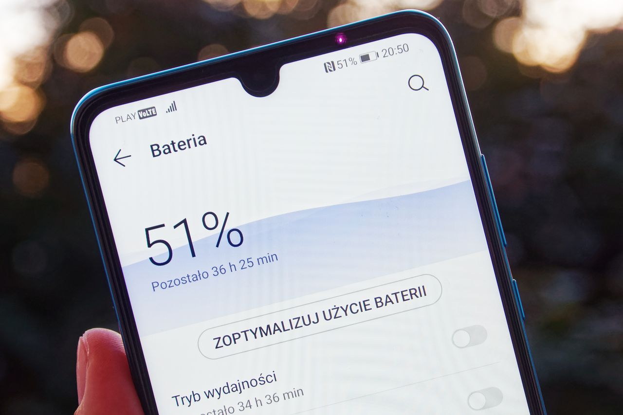 Rajd o kropelce. Jak wycisnąc więcej z akumulatora Huawei P30 Lite