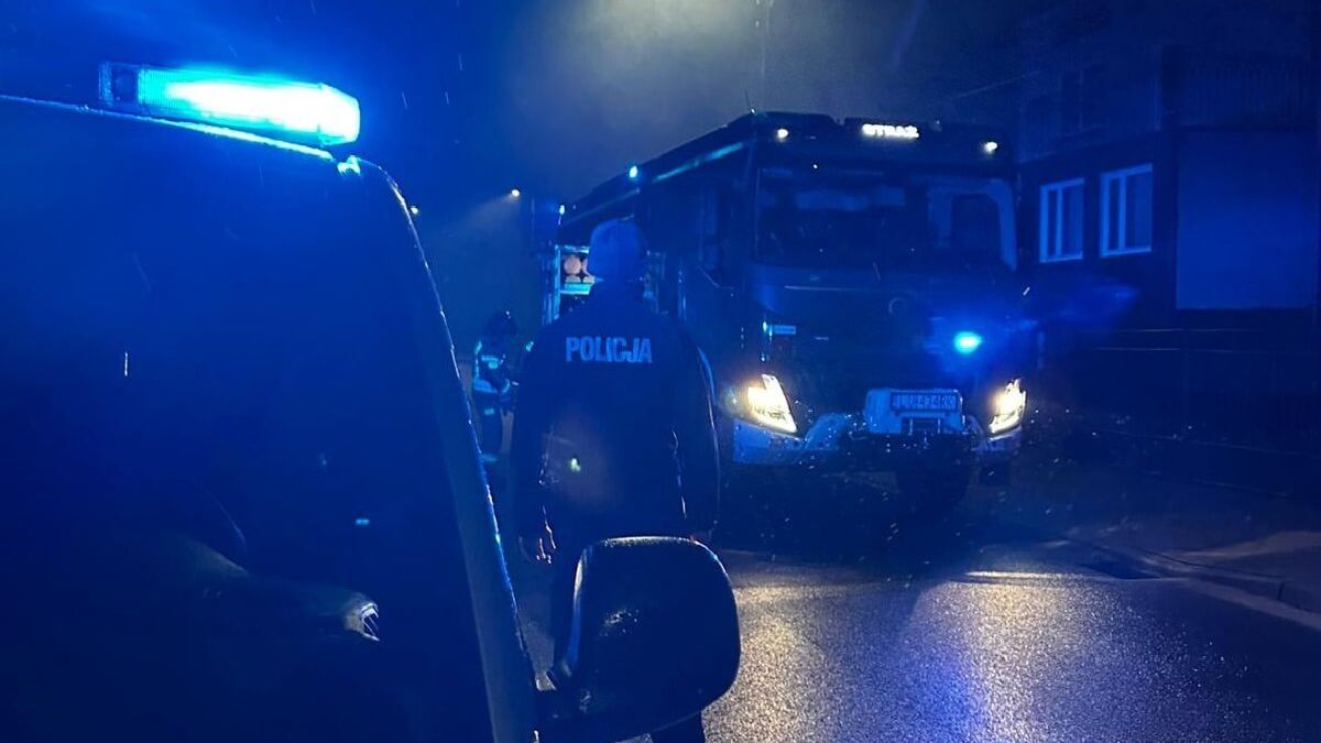 Pożar sadzy. Policja i straż pożarna na miejscu
