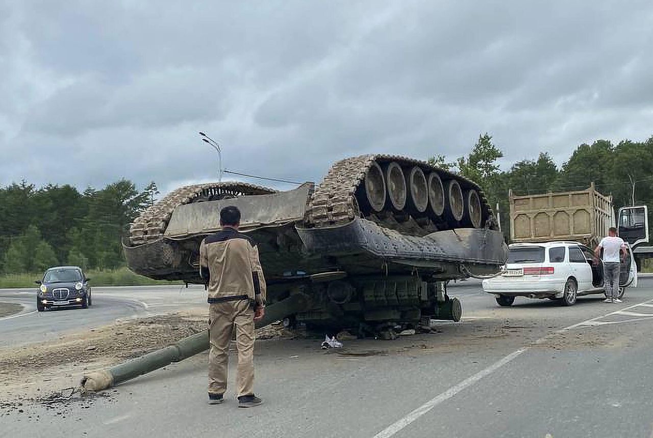 Wojsko "zgubiło" czołg. Dachował i tak już został