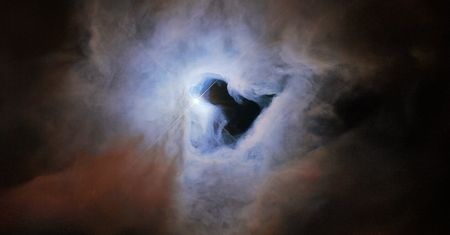 Kosmiczna "dziurka od klucza". Kolejne niesamowite zdjęcie Hubble'a