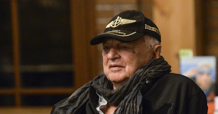 Wiedziała o innych kobietach. Nie czuła zazdrości