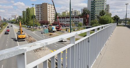 Warszawa. Wypadki ciężarówek na Ostrobramskiej. Zagrożenie dla robotników