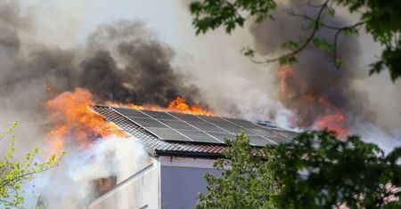 Wydano alert po pożarze szkoły w Grodzisku Mazowieckim
