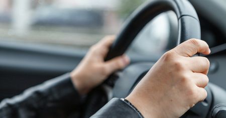 Rosyjscy szabrownicy w akcji. Na Krymie handlują skradzionymi samochodami