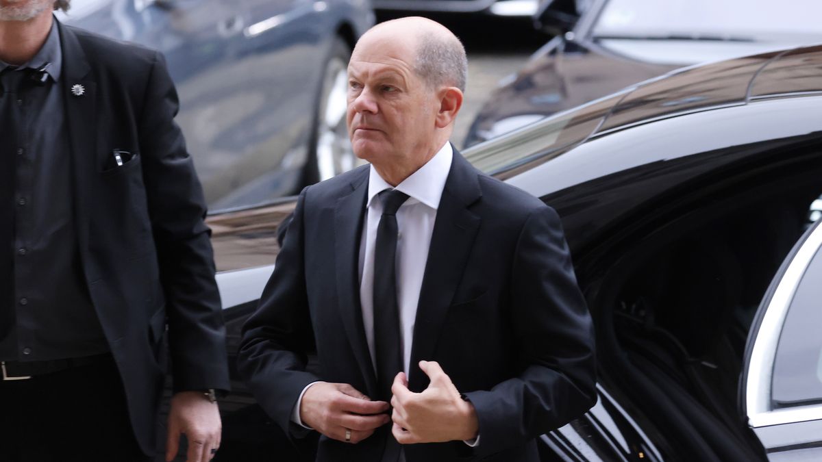 German Chancellor Olaf Scholz arrives at a commemorative event at the German parliament 'Bundestag' for the late German politician Wolfgang Schaeuble in Berlin, Germany, 22 January 2024. Former German Parliament 'Bundestag' president and Christian Democratic Union CDU party and faction leader Wolfgang Schaeuble died at the age of 81 on 26 December 2023. EPA/SEAN GALLUP / POOL Dostawca: PAP/EPA.