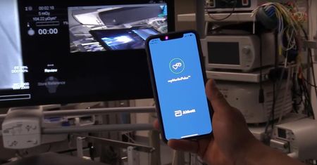 Wszczepiono defibrylator, który łączy się ze smartfonem. To pierwszy taki przypadek w Polsce