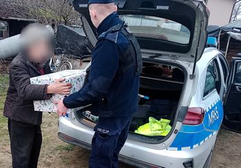 Wzruszający gest policjanta. "W oku 78-latka zakręciła się łza"