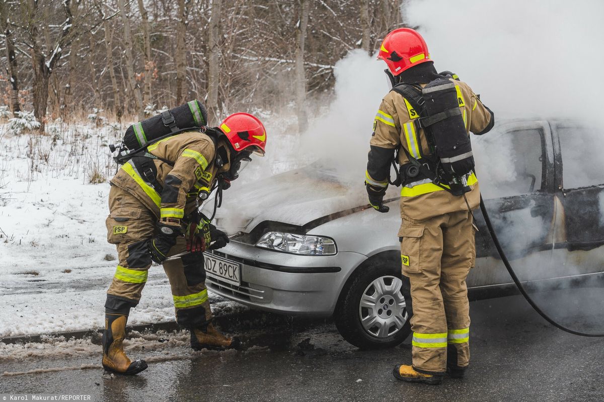 Pożar samochodu - zdjęcie ilustracyjne