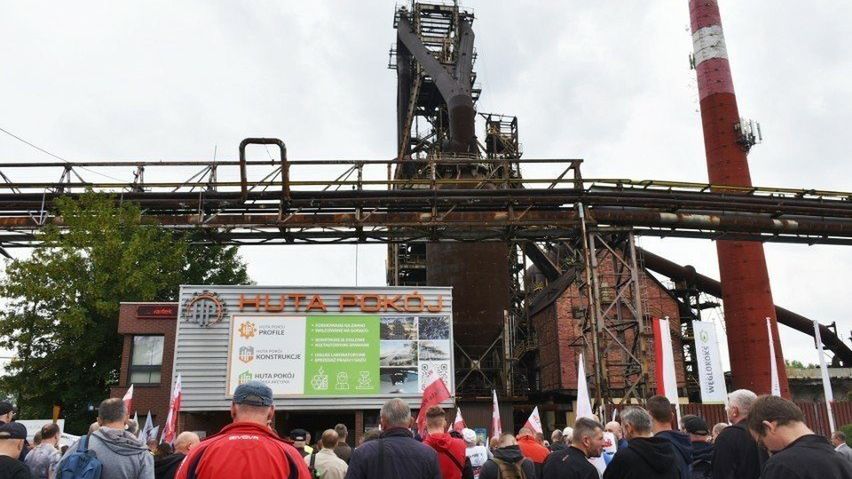 Protest pracowników przed Hutą Pokój w czerwcu 2024 r.