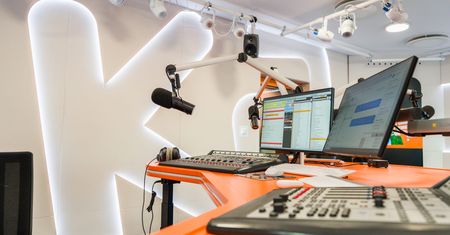 Radio ESKA świętuje otwarcie nowego studia. "Parapetówka" z Roxie Węgiel, Dydułą i Cyms’em oraz gośćmi z internetu
