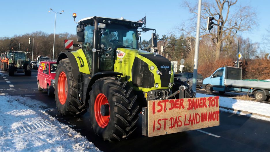 Zablokowana granica
Marcin Bielecki
blokada, granica, granicy, Lubieszyn Linken, Lubieszyn-Linken, Polsko-niemieckie, protest, rolnicy, traktor, transparent, transparenty, niemieccy, niemieckich