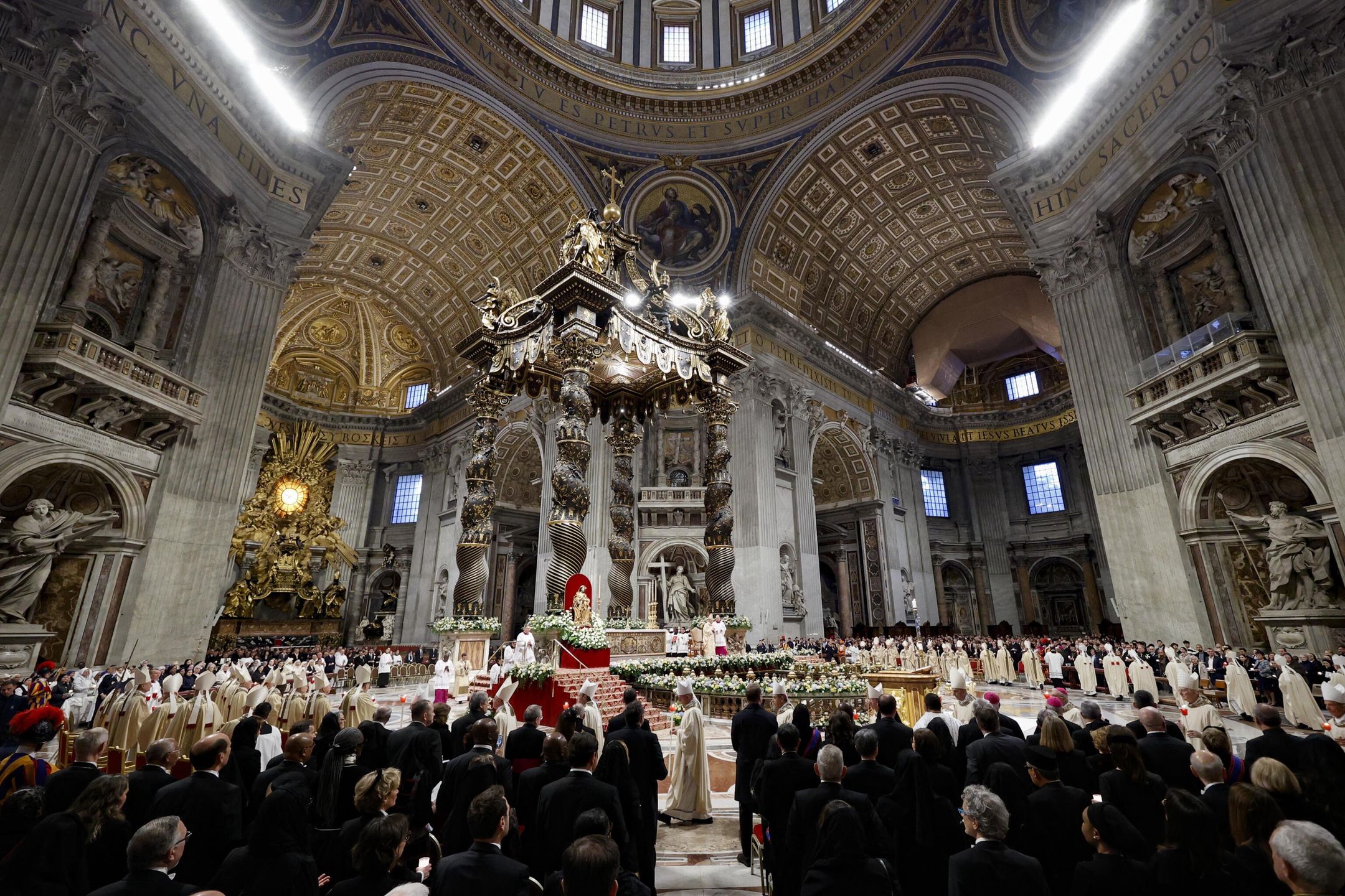 Easter Vigil mass in Saint Peter's Basilica at the Vatican Cityepa12041487 Cardinals hold a candle during the Easter Vigil mass in Saint Peter's Basilica at the Vatican City, 19 April 2025.  EPA/FABIO FRUSTACI Dostawca: PAP/EPA.FABIO FRUSTACIreligion, bible, easter