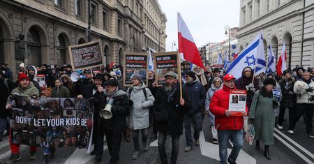 Manifestacja w Warszawie. Dołączyli politycy opozycji