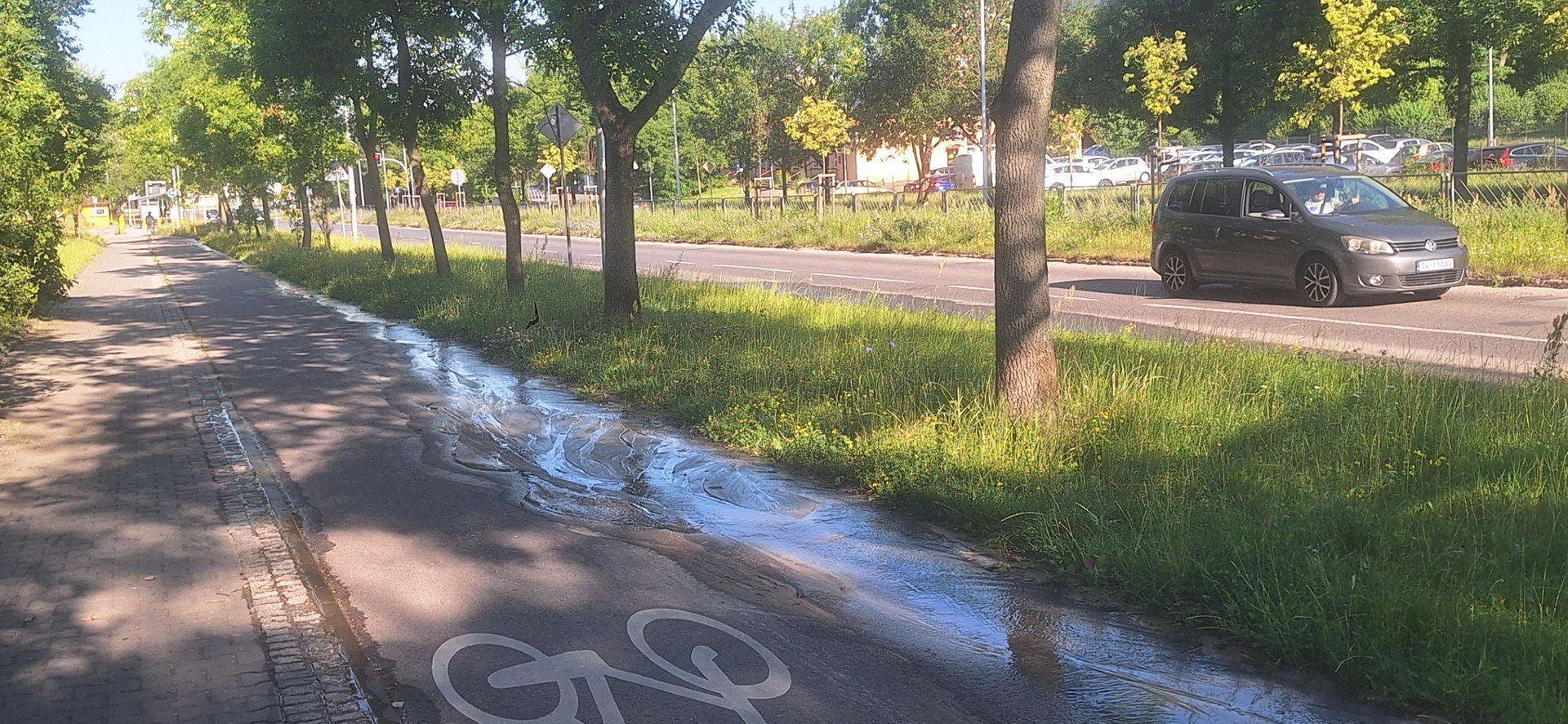 Ulicą płynie woda