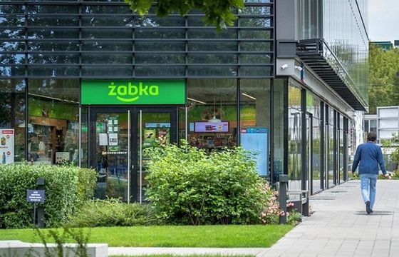 Żabka wycofuje reklamy z papierosami. Ministerstwo zawiadomi prokuraturę i UOKiK