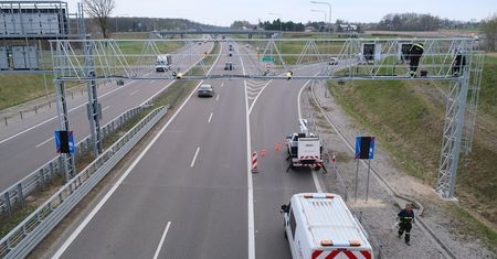 Ściągnęli folię ze znaków na S19. Odcinkowy pomiar prędkości na obwodnicy Lublina ruszy lada dzień