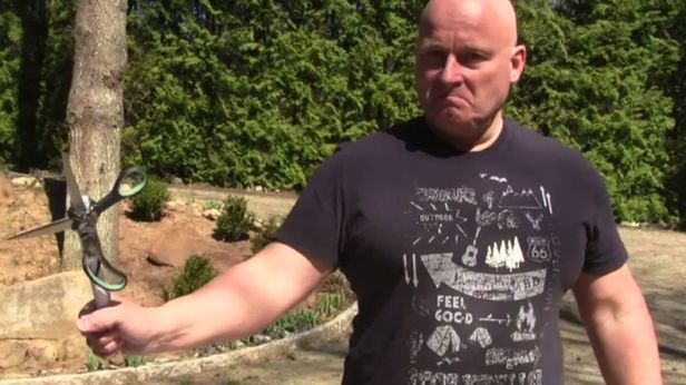 Jak zrobić zabójczą broń przy użyciu sprzętów biurowych? [wideo] 1