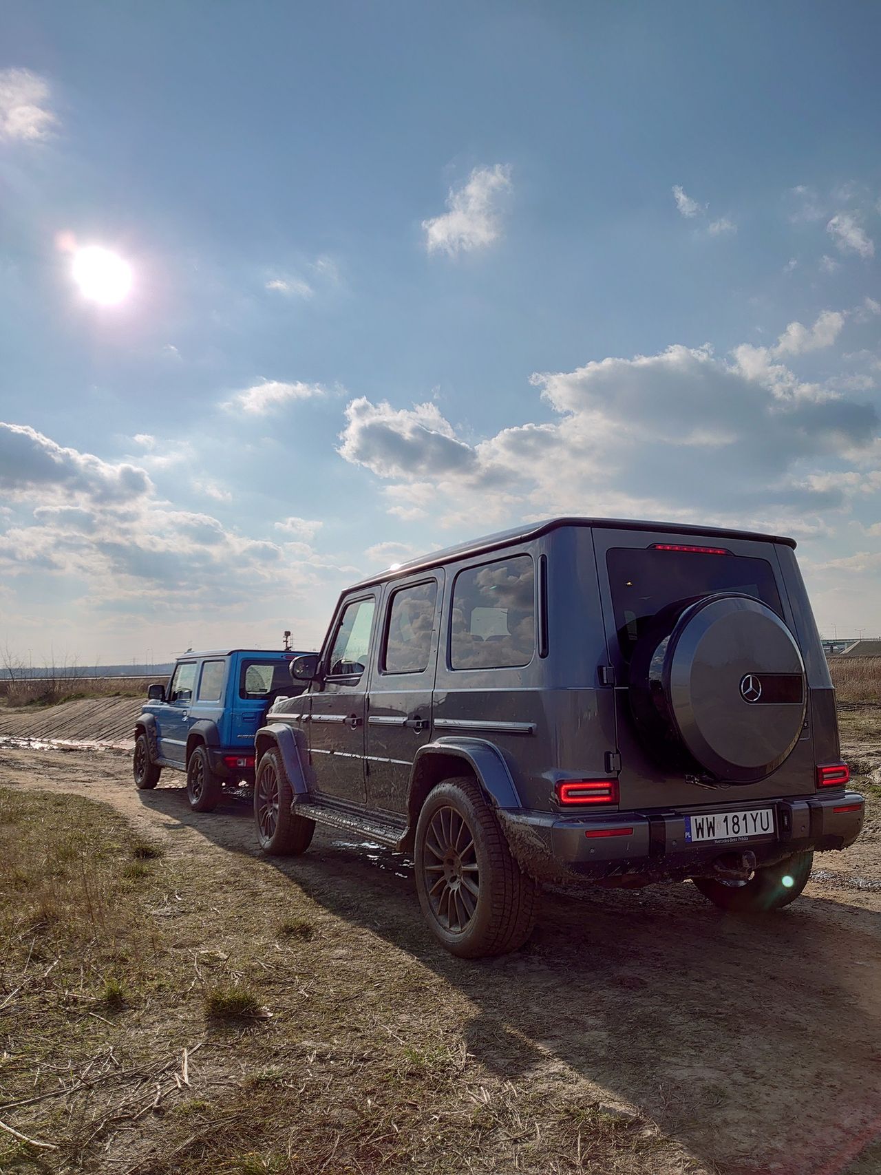 Mercedes klasy G i Suzuki Jimny (fot. Mateusz Żuchowski)