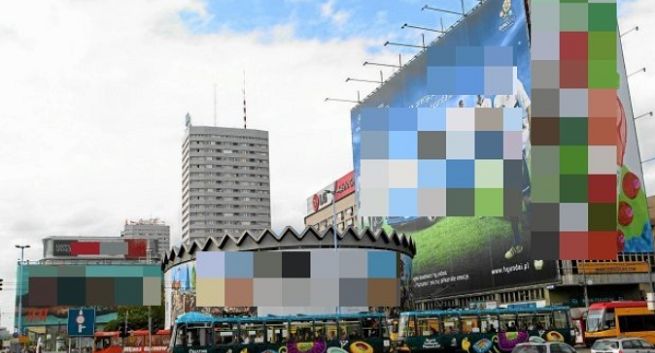 „Gazeta Wyborcza” zamazuje na zdjęciach „reklamowe szmaty” w Warszawie, czytelnicy wytykają obłudę ws. AMS