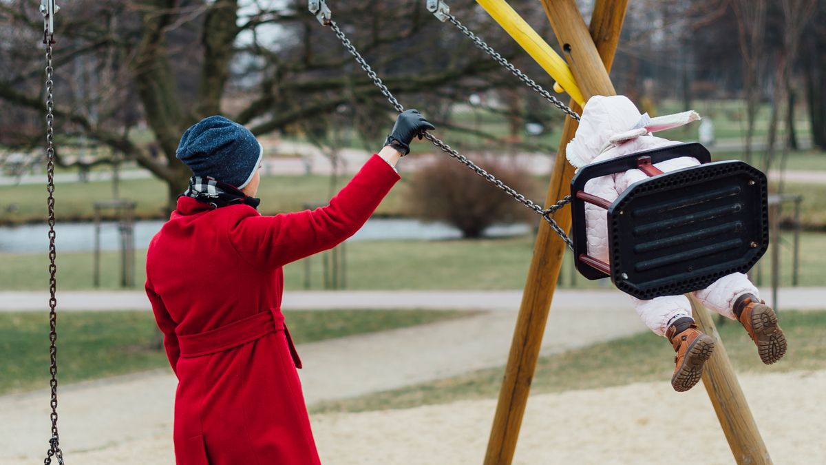 Twórca programu 500+ mówi, ile powinno dziś wynosić świadczenie na dziecko