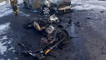 19-latka jechała Toyotą. Fatalny finał. Spłonęły dwa pojazdy
