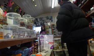 Wykupił cały towar ze sklepu tuż przed świętami. Nagranie robi furorę