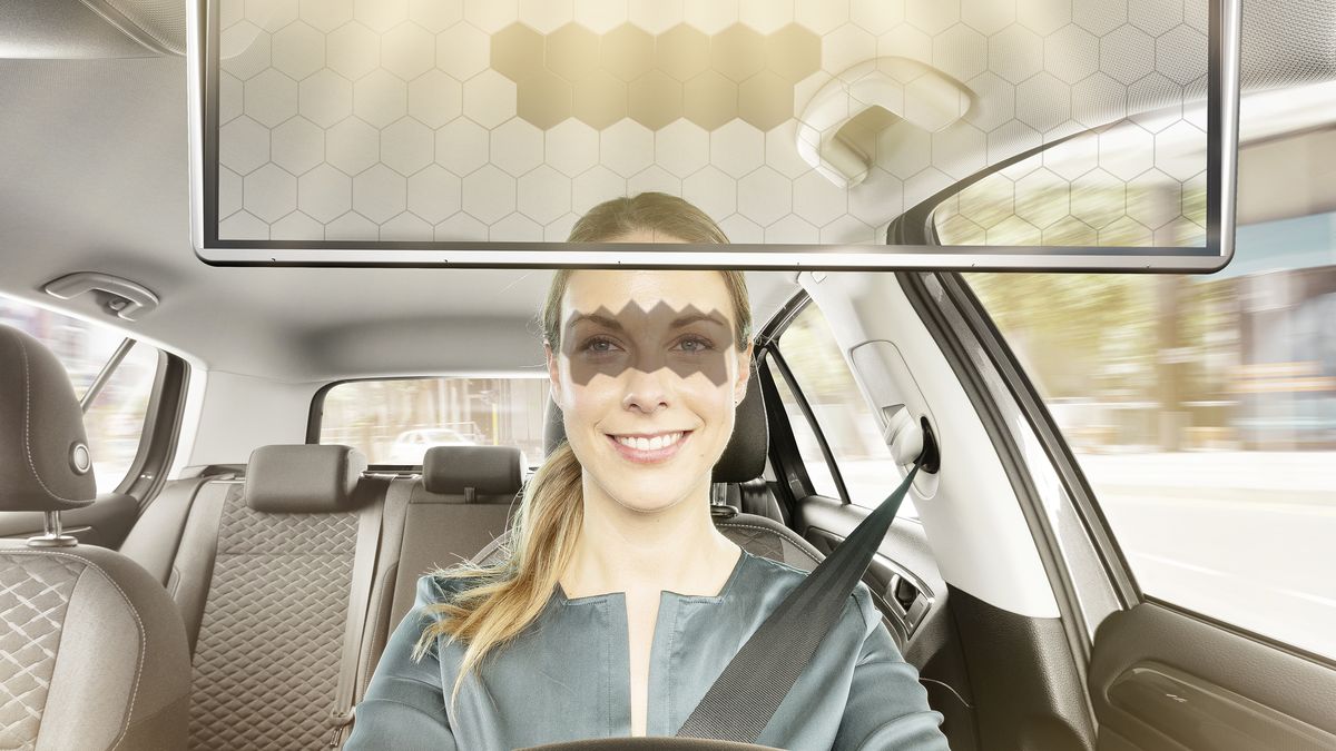 Bosch postanowił klasyczny daszek przeciwsłoneczny zastąpić ekranem ciekłokrystalicznym