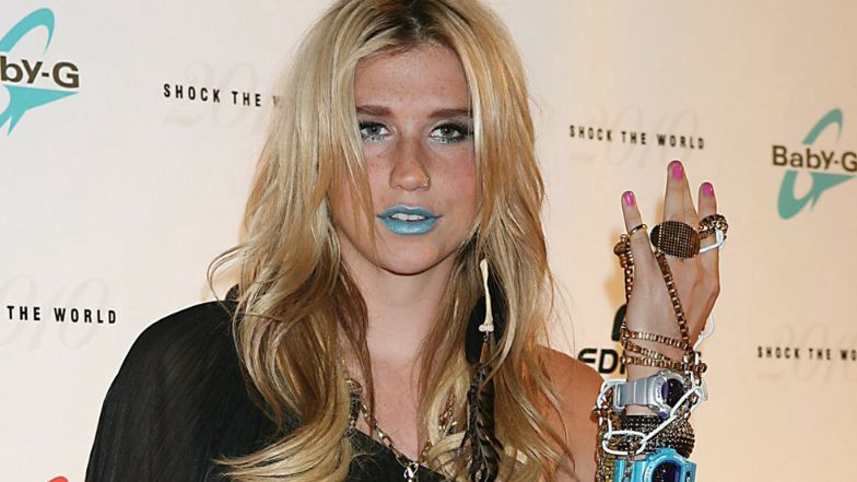 Odmieniona i dawno niewidziana Kesha przyłapana na spotkaniu z przyjaciółmi. Poznalibyście ją? (ZDJĘCIA)