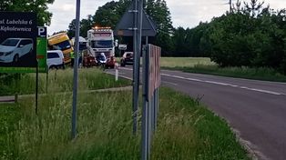 Kąkolewnica: Ciężarówka wpadła do rowu. Utrudnienia w ruchu na DK 19